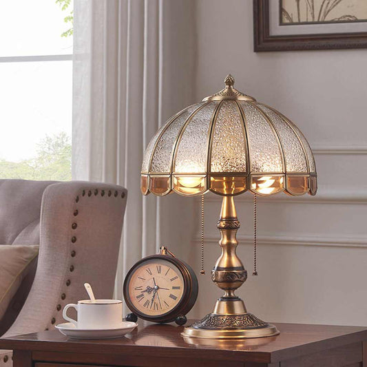 Dorure Cachée -  Lampe de table vintage en laiton avec interrupteur à chaîne