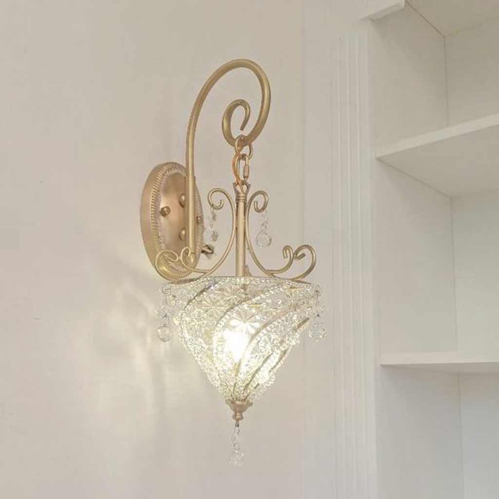 Lune Souveraine - Applique Murale en Laiton et Cristal au Design Conique du Milieu du Siècle Français