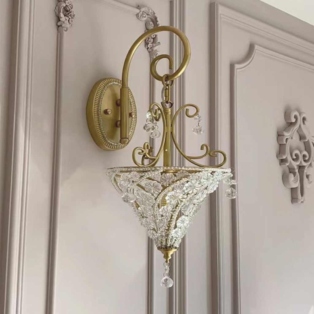 Lune Souveraine - Applique Murale en Laiton et Cristal au Design Conique du Milieu du Siècle Français