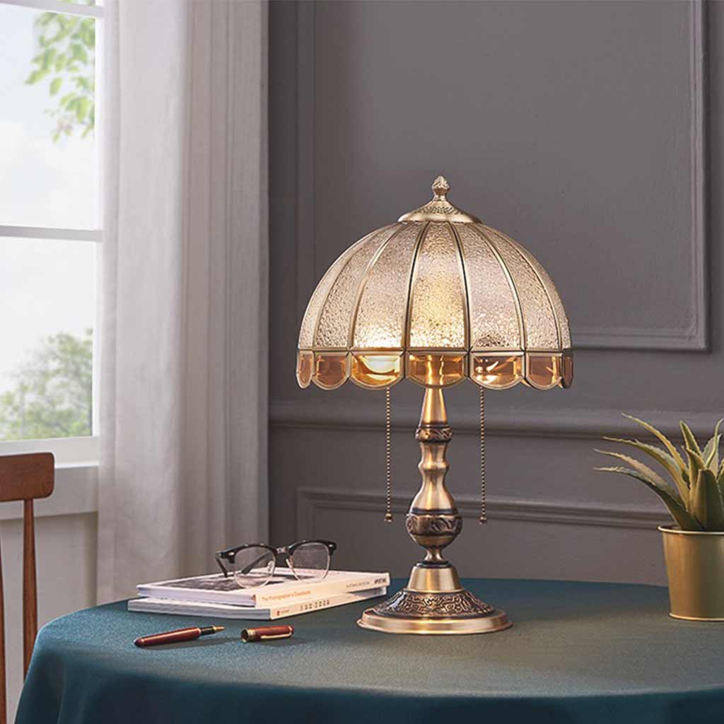 Dorure Cachée -  Lampe de table vintage en laiton avec interrupteur à chaîne